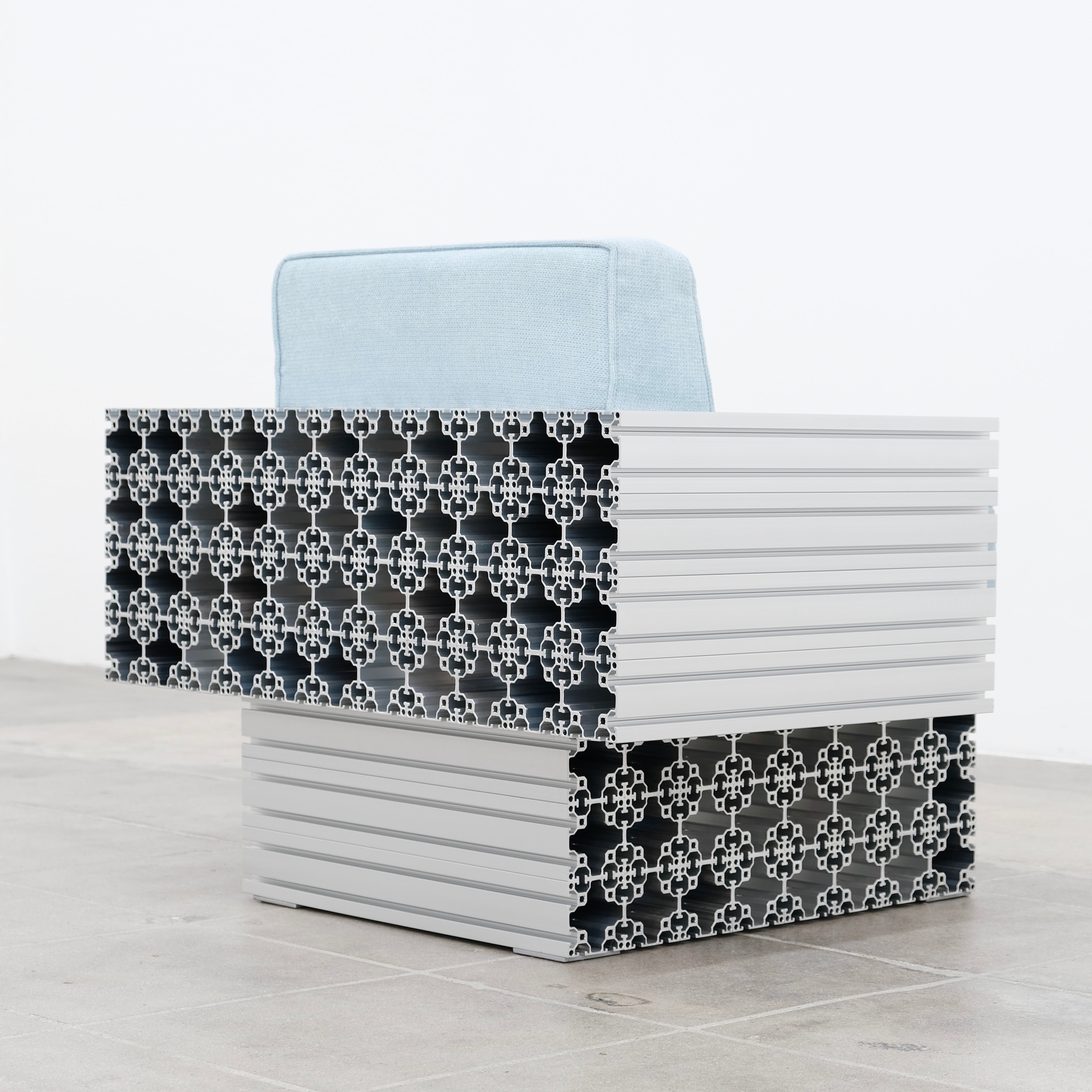 PF80_ARM CHAIR